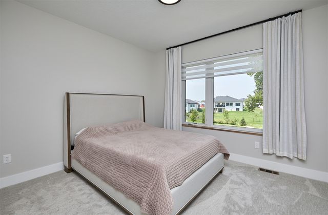 5016 150th Street, Urbandale, IA 50323