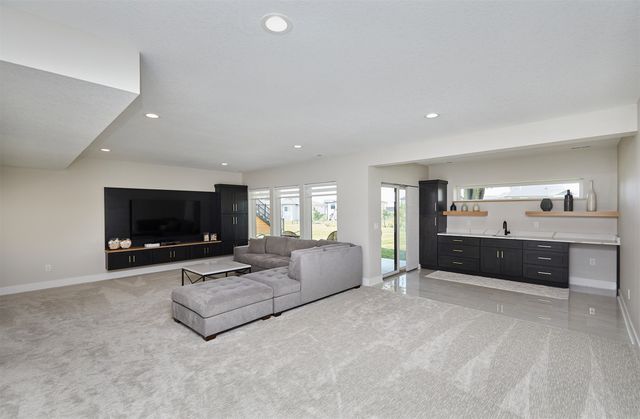 5016 150th Street, Urbandale, IA 50323