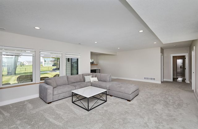 5016 150th Street, Urbandale, IA 50323