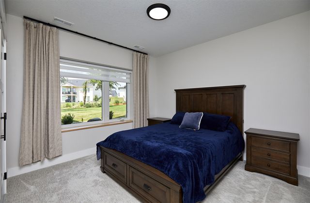 5016 150th Street, Urbandale, IA 50323