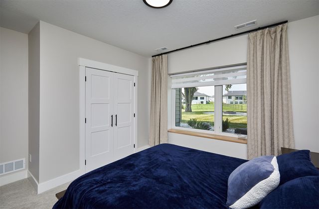 5016 150th Street, Urbandale, IA 50323