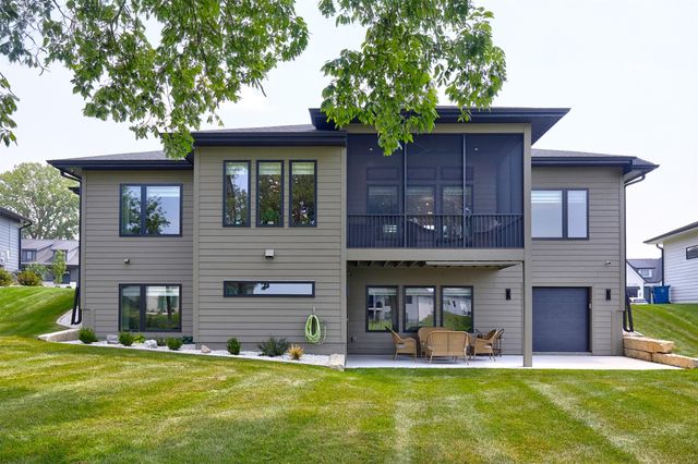 5016 150th Street, Urbandale, IA 50323