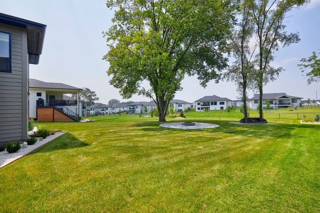 5016 150th Street, Urbandale, IA 50323