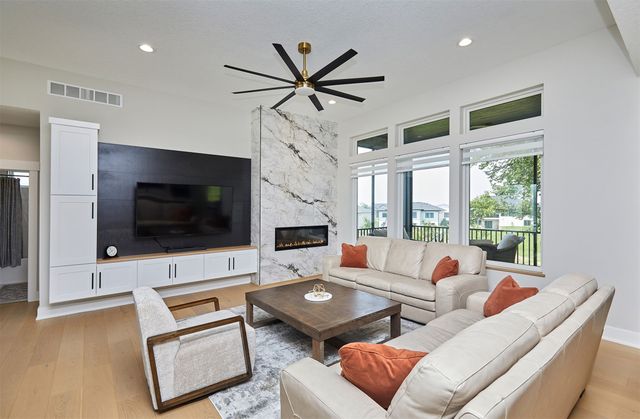 5016 150th Street, Urbandale, IA 50323