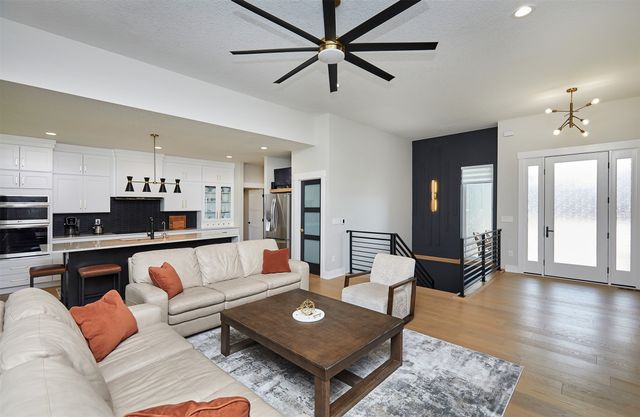 5016 150th Street, Urbandale, IA 50323