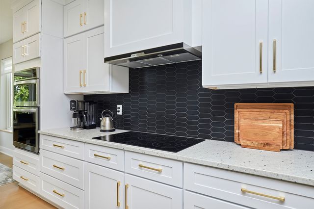 5016 150th Street, Urbandale, IA 50323