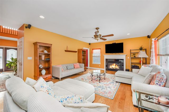 2 Equine Lane, Lake Grove, NY 11755