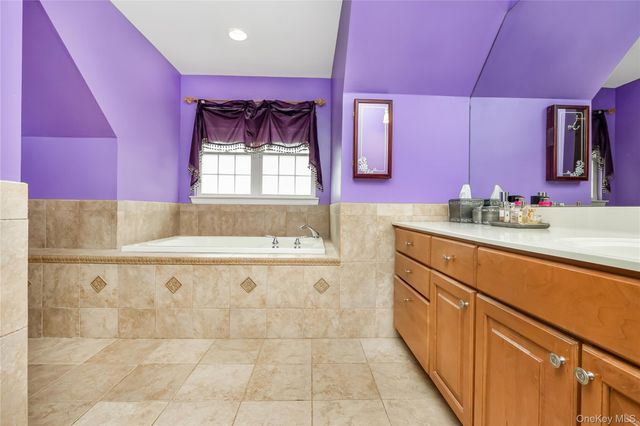 2 Equine Lane, Lake Grove, NY 11755