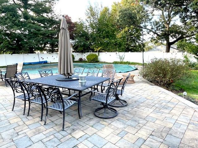 2 Equine Lane, Lake Grove, NY 11755