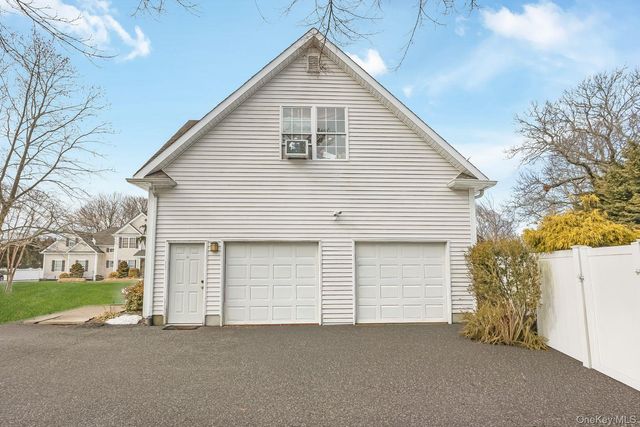 2 Equine Lane, Lake Grove, NY 11755