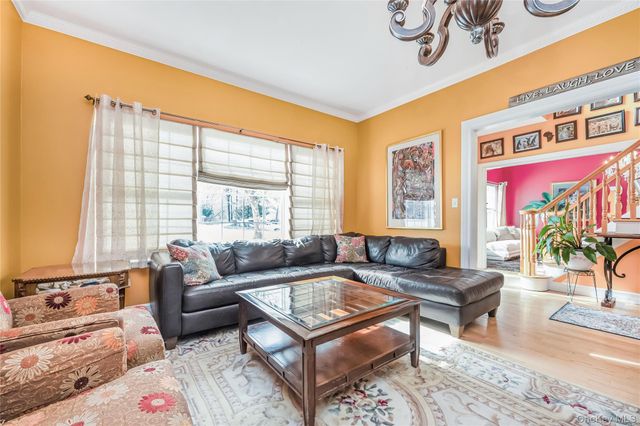 2 Equine Lane, Lake Grove, NY 11755