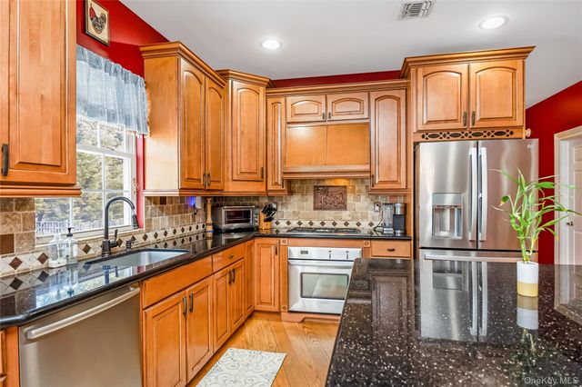 2 Equine Lane, Lake Grove, NY 11755