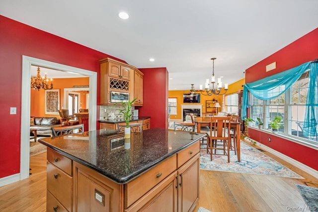 2 Equine Lane, Lake Grove, NY 11755