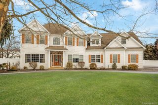 2 Equine Lane, Lake Grove, NY 11755