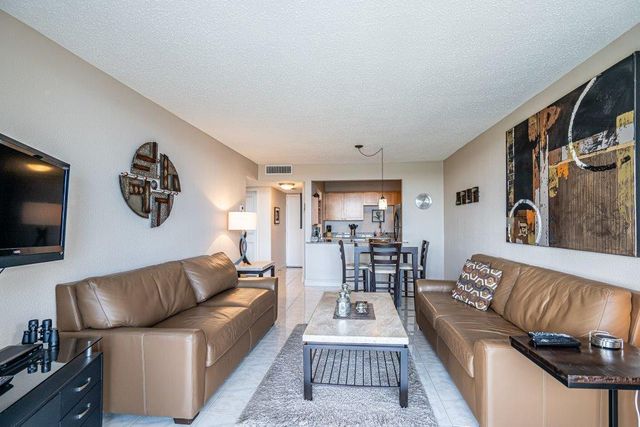 1830 Embassy Drive 411, West Palm Beach, FL 33401