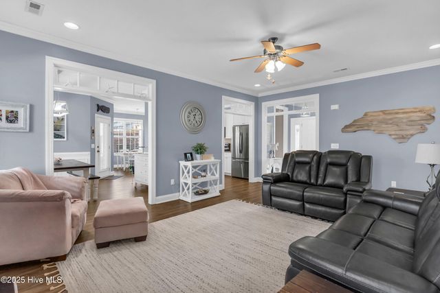 100 Scotlands Court, Hampstead, NC 28443