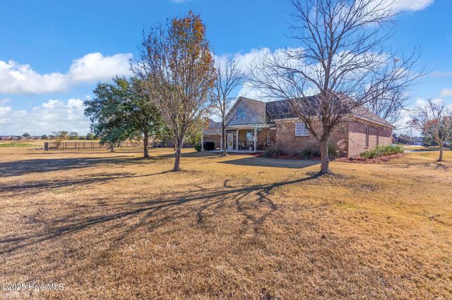 100 Scotlands Court, Hampstead, NC 28443