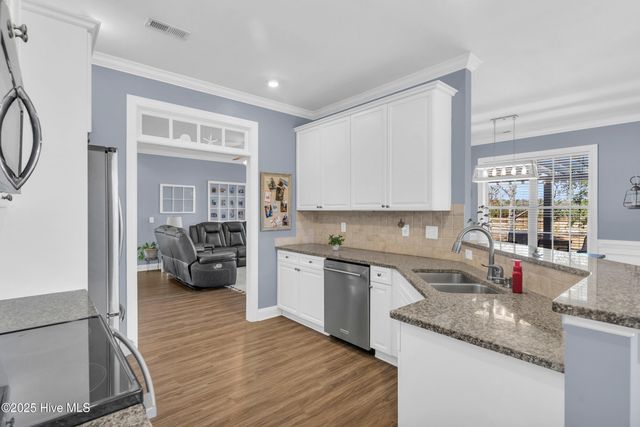 100 Scotlands Court, Hampstead, NC 28443