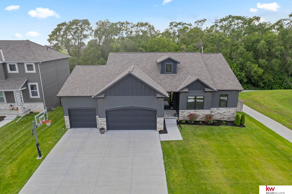 10302 S 207 Street, Gretna, NE 68028