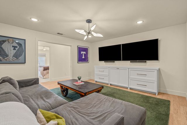 4712 Harley Avenue, Fort Worth, TX 76107