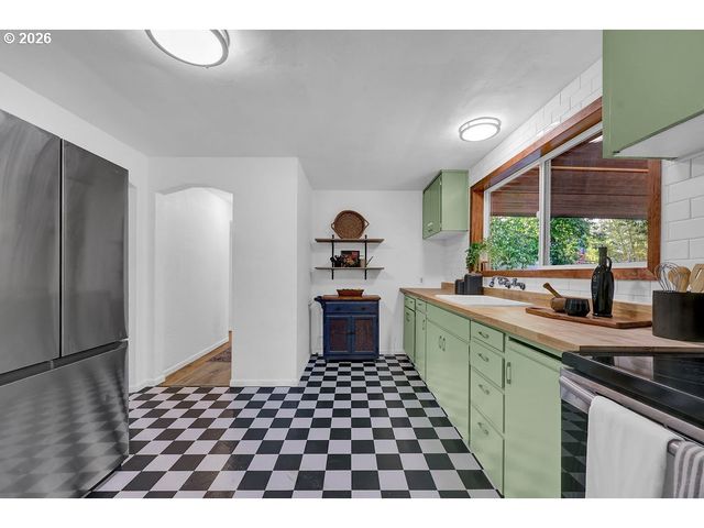 2045 W 18TH Ave, Eugene, OR 97402
