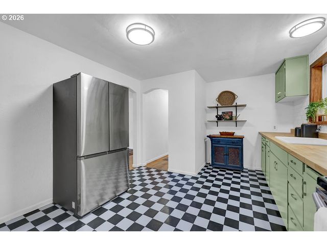 2045 W 18TH Ave, Eugene, OR 97402