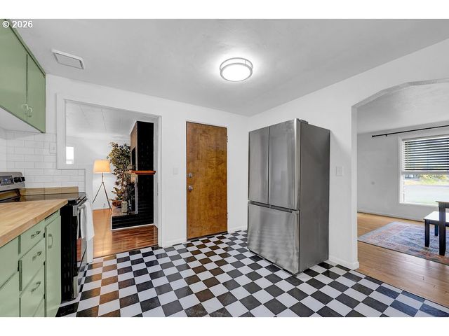 2045 W 18TH Ave, Eugene, OR 97402