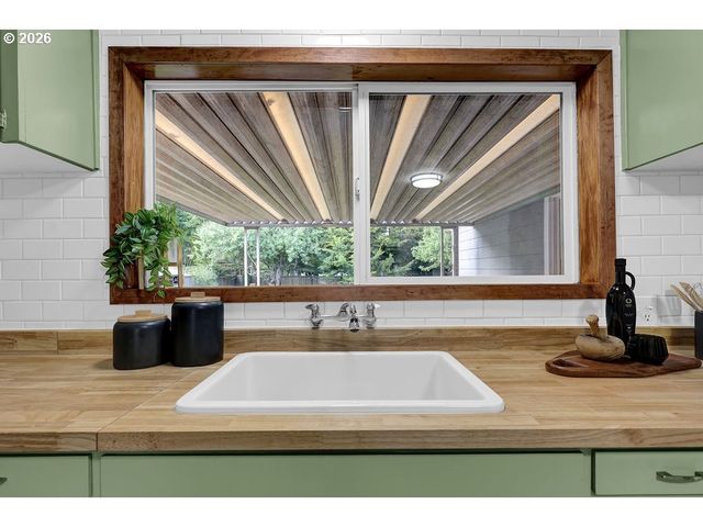 2045 W 18TH Ave, Eugene, OR 97402