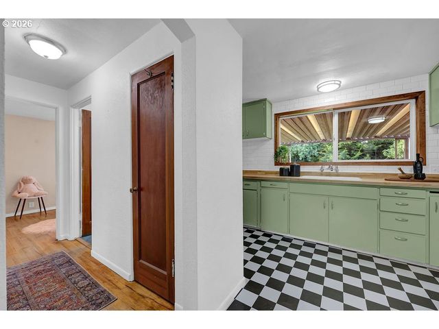 2045 W 18TH Ave, Eugene, OR 97402