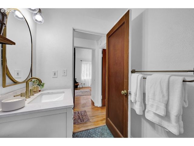 2045 W 18TH Ave, Eugene, OR 97402