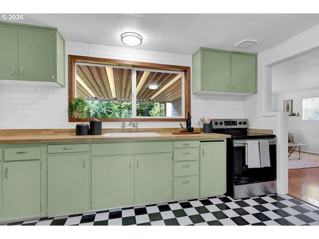 2045 W 18TH Ave, Eugene, OR 97402