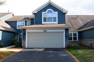 1042 Ridgefield Circle 1042, Carol Stream, IL 60188