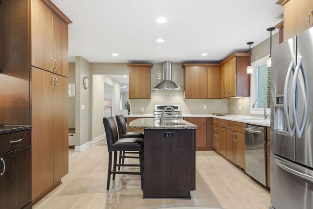 13220 38th Avenue N, Plymouth, MN 55441