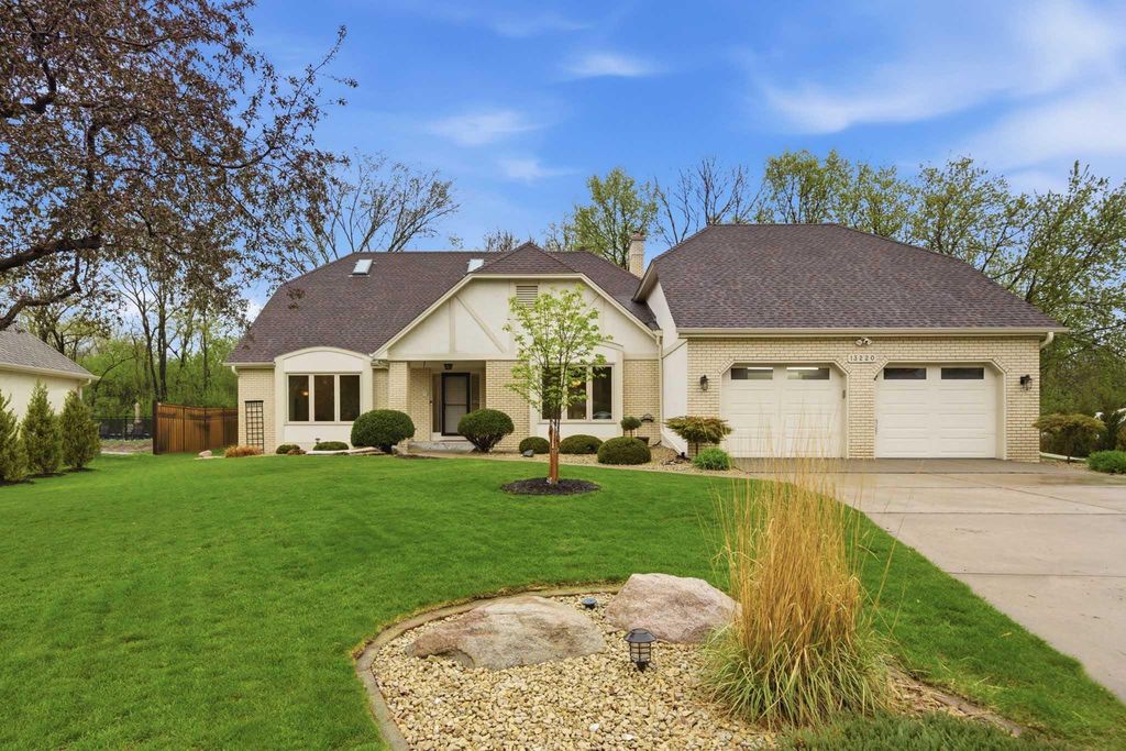 13220 38th Avenue N, Plymouth, MN 55441
