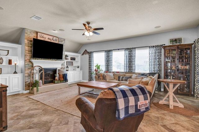 1283 Laurel Lane, Angleton, TX 77515