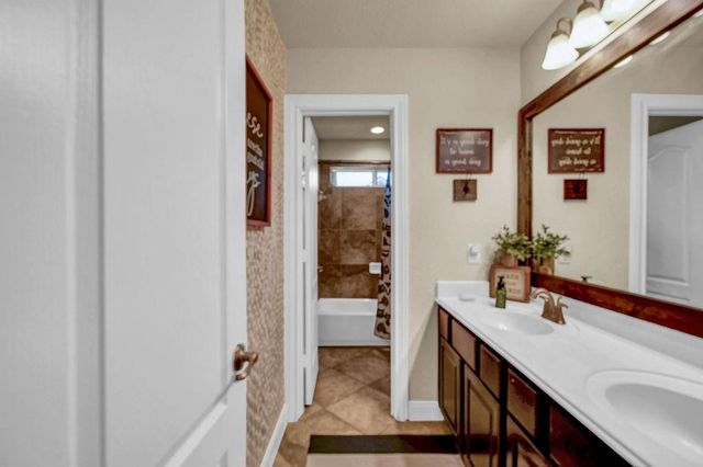 1283 Laurel Lane, Angleton, TX 77515