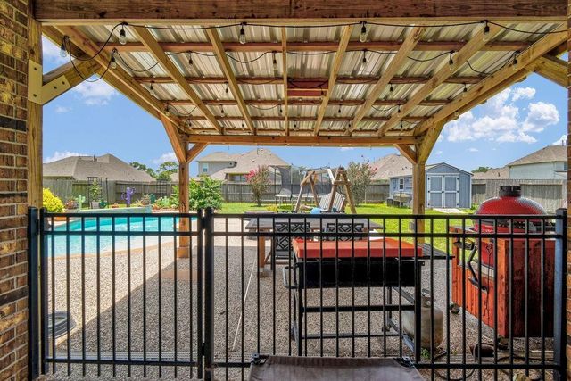 1283 Laurel Lane, Angleton, TX 77515