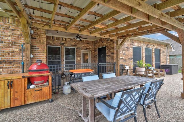 1283 Laurel Lane, Angleton, TX 77515
