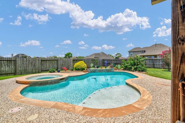 1283 Laurel Lane, Angleton, TX 77515
