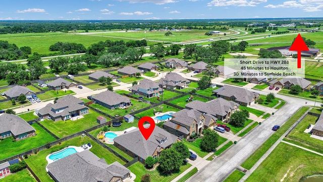 1283 Laurel Lane, Angleton, TX 77515