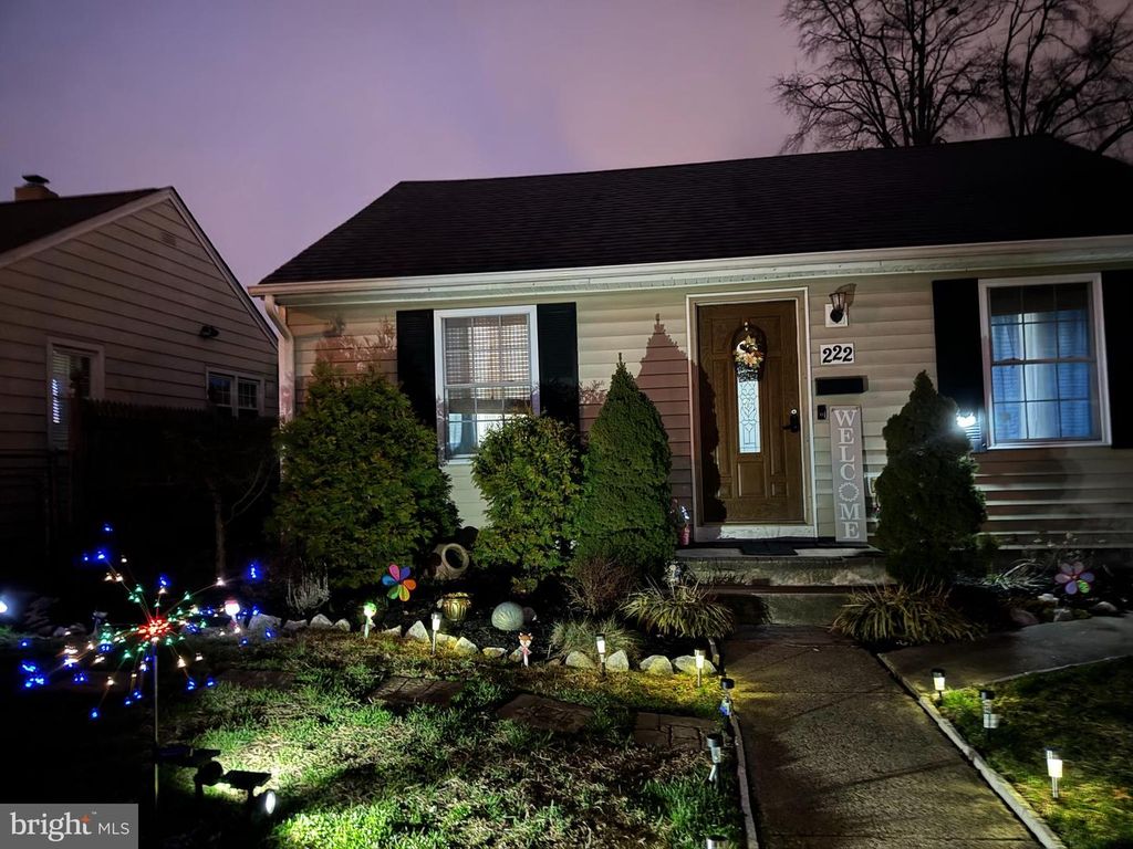 222 SAMDIN BLVD, Hamilton, NJ 08610