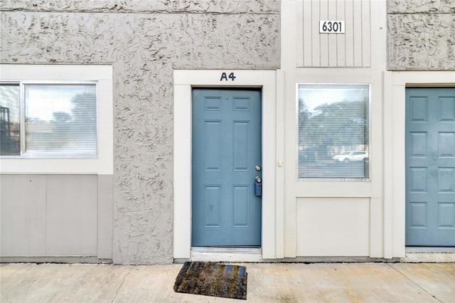 6301 NEWTOWN CIRCLE 1A4, Tampa, FL 33615