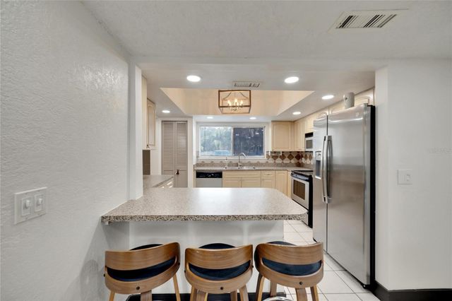 6301 NEWTOWN CIRCLE 1A4, Tampa, FL 33615