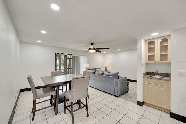 6301 NEWTOWN CIRCLE 1A4, Tampa, FL 33615