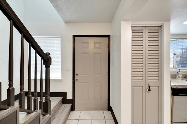 6301 NEWTOWN CIRCLE 1A4, Tampa, FL 33615