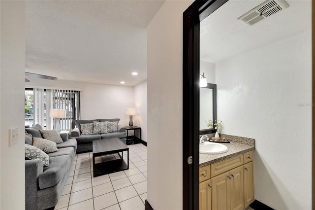 6301 NEWTOWN CIRCLE 1A4, Tampa, FL 33615