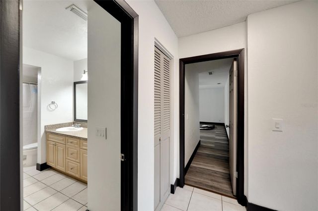 6301 NEWTOWN CIRCLE 1A4, Tampa, FL 33615