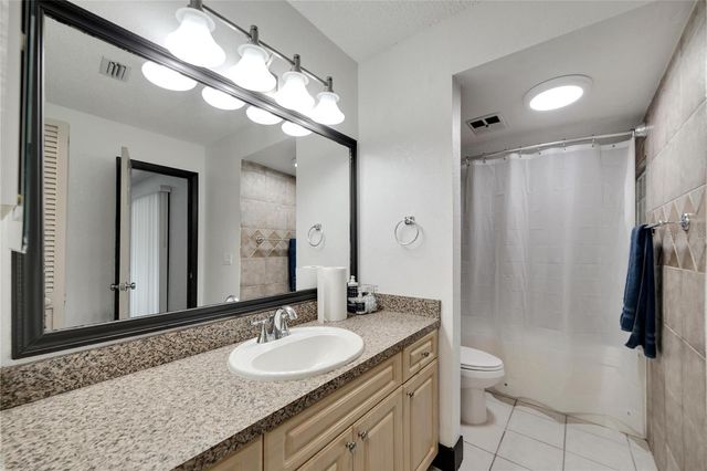 6301 NEWTOWN CIRCLE 1A4, Tampa, FL 33615