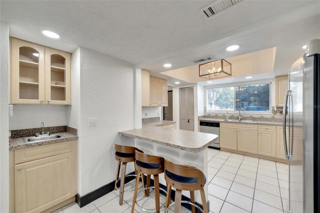 6301 NEWTOWN CIRCLE 1A4, Tampa, FL 33615