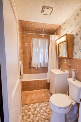 18 Grayson St, Boston, MA 02124